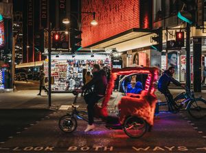 Pengemudi Becak di London Getok Penumpang, Minta Dibayar Rp 26 Juta Pengemudi Becak di London Getok Penumpang, Minta Dibayar Rp 26 Juta
