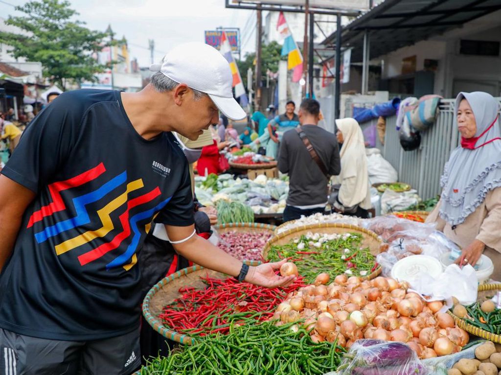 Harga Cabai di Purwokerto Masih Tinggi, Ganjar Sebut Akan Evaluasi Harga Cabai di Purwokerto Masih Tinggi, Ganjar Sebut Akan Evaluasi