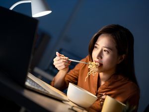 Jelajah Sejarah Masuknya Mi Instan di Indonesia Jelajah Sejarah Masuknya Mi Instan di Indonesia