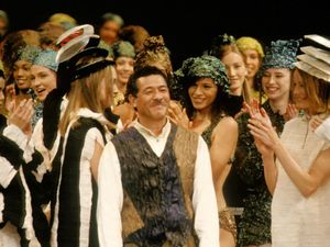 Desainer Legendaris Issey Miyake Meninggal Dunia di Usia 84 Desainer Legendaris Issey Miyake Meninggal Dunia di Usia 84
