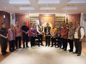 Majelis Adat Dayak Nasional Bertemu Jaksa Agung, Bahas Apa? Majelis Adat Dayak Nasional Bertemu Jaksa Agung, Bahas Apa?