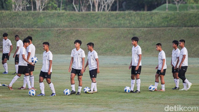Jelang laga semifinal lawan Myanmar, timnas U-16 menggelar latihan di lapangan Yogyakarta Independent School, Sleman, Selasa (9/8/2022).