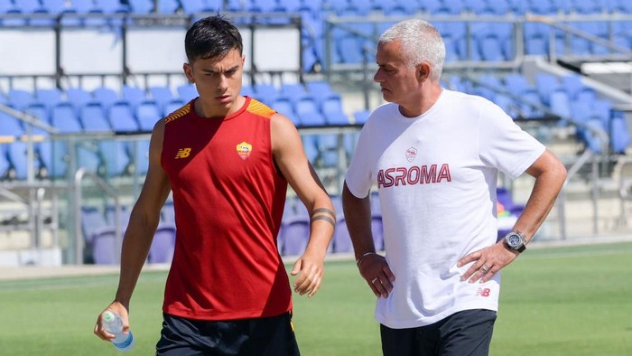 NETANYA, ISRAEL - JULY 29: AS Roma coach Josè Mourinho and Paulo Dybala during a training session at Netanya Stadium on July 29, 2022 in Netanya, Israel. (Photo by Fabio Rossi/AS Roma via Getty Images)