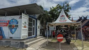 Potret Aktivitas Kantor Kelurahan di Makassar yang Numpang di Kontainer