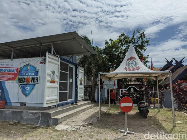 Potret Aktivitas Kantor Kelurahan di Makassar yang Numpang di Kontainer
