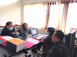 Polisi Limpahkan Tersangka Korupsi Anggaran Solar di DLHK Denpasar