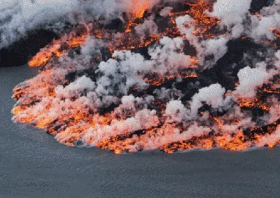 Memotret Lelehan Lava, Cantik di Kamera Tapi Menantang Maut