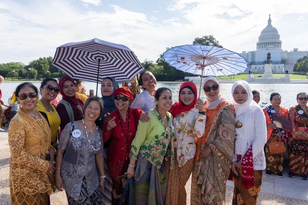 Lebih dari 30 komunitas masyarakat Indonesia meramaikan parade Cantik Berkebaya