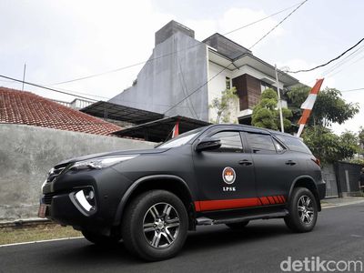 Kendarai SUV Hitam, LPSK Datangi Rumah Irjen Sambo