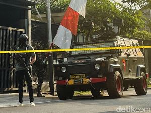 Mobil Taktis Disiagakan di Rumah Ferdy Sambo Mobil Taktis Disiagakan di Rumah Ferdy Sambo