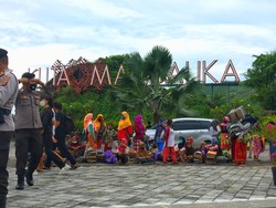 Pemda Lombok Akan Pindahkan Pedagang Asongan ke Bazar Mandalika