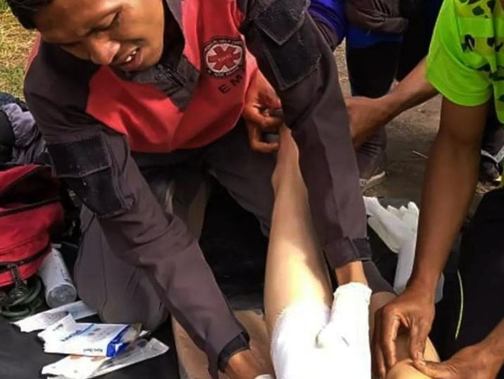 Terpeleset-Jatuh, Pendaki China Cedera Lutut di Jalur Sembalun Rinjani Terpeleset-Jatuh, Pendaki China Cedera Lutut di Jalur Sembalun Rinjani