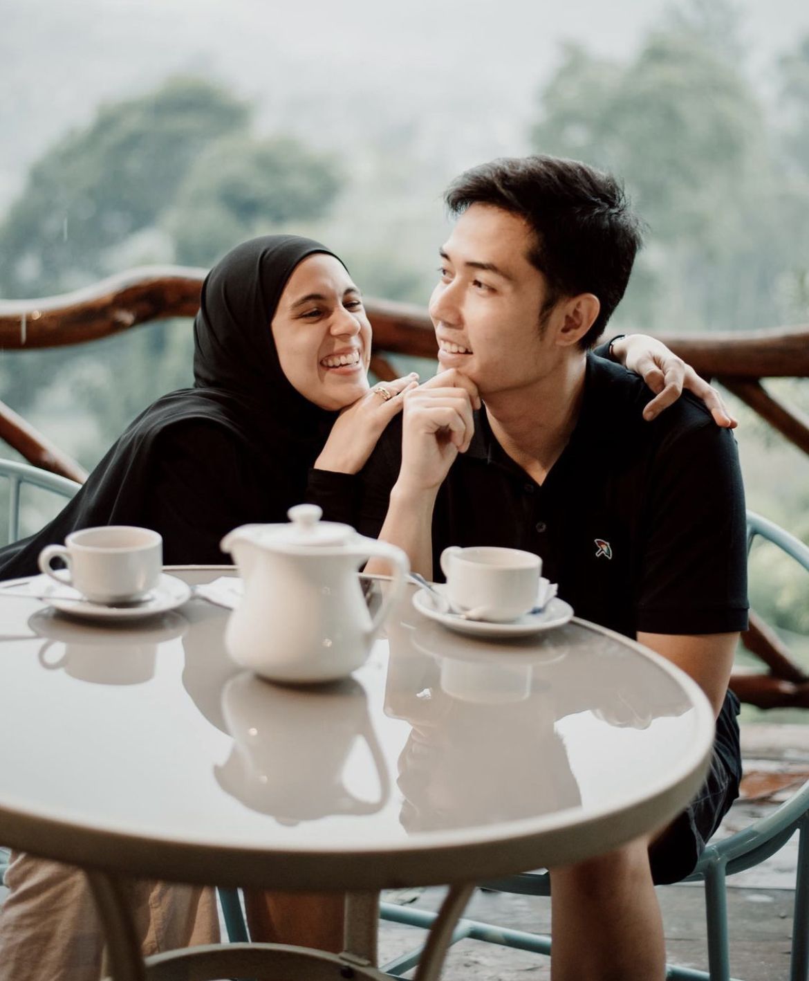 Romantisnya Nycta Gina dan Kinos Saat Sarapan hingga Bakar Daging.