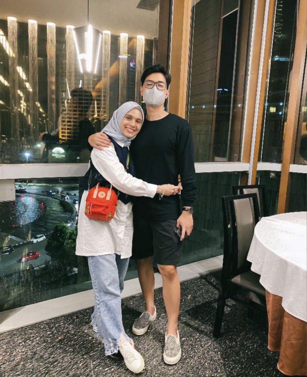 Romantisnya Nycta Gina dan Kinos Saat Sarapan hingga Bakar Daging.