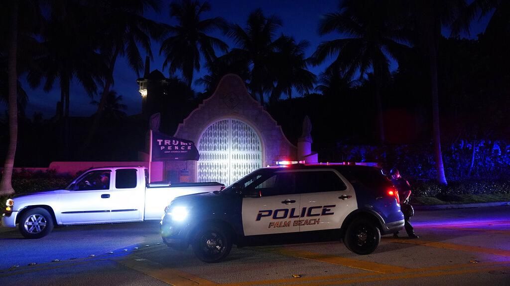 Suasana Rumah Mewah Donald Trump Saat Digerebek FBI Suasana Rumah Mewah Donald Trump Saat Digerebek FBI