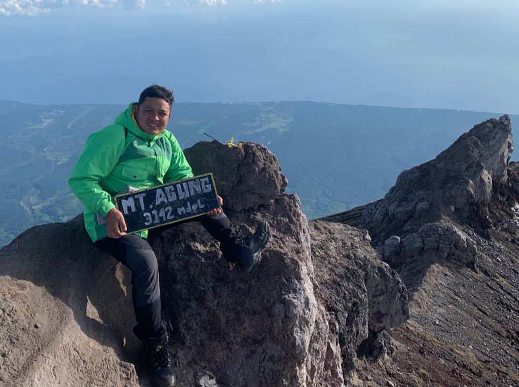 Jadi Primadona, 1.000-an Pendaki Akan Kibarkan Bendera di Puncak Agung Jadi Primadona, 1.000-an Pendaki Akan Kibarkan Bendera di Puncak Agung