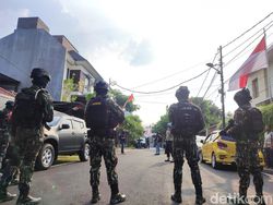2 Rumah Ferdy Sambo Dijaga Ketat Brimob Bersenjata Sore Ini