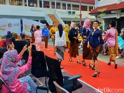 Dorong Pengakuan Unesco, Kampus Banyuwangi Tetapkan Selasa Hari Berkebaya