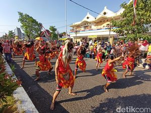 2022 Penari Bujangganong dan Sufi Menari Massal Pecahkan Rekor MURI 2022 Penari Bujangganong dan Sufi Menari Massal Pecahkan Rekor MURI