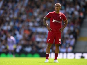 Carragher: Liverpool Jangan Panik Gara-gara Thiago Cedera Carragher: Liverpool Jangan Panik Gara-gara Thiago Cedera