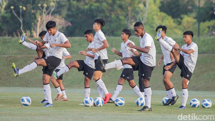 Timnas Indonesia bersiap melawan Myanmar di semifinal Piala AFF U-16, Selasa (9/8/2022).