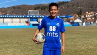 Sementara itu, FK Radnik Surdulica menjadi klub Eropa pertama Witan. Ia pindah ke Serbia pada 2019, setelah sempat bermain di PSIM Yogyakarta. (Foto: Instagram @witansulaiman_)