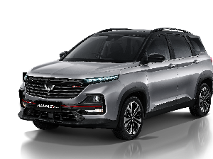 Melihat Teknologi Pintar & Promo Spesial Wuling Almaz RS di GIIAS 2022