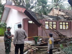 Atap SMPN 3 Munjungan Trenggalek Ambruk Usai Diguyur Hujan