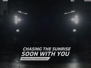 Bocoran Xpander Cross Facelift: Punya Wireless Charger, Setir Pajero Sport