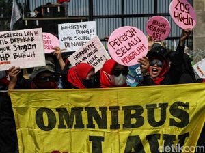 Massa Buruh Kembali Geruduk Gedung DPR, Ada Apa Ya?