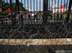 Ada Demo, Lalin Jalan Gatot Subroto Depan DPR Dialihkan Pagi Ini