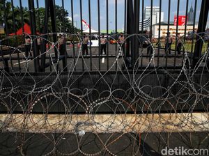 Ada Demo, Lalin Jalan Gatot Subroto Depan DPR Dialihkan Pagi Ini Ada Demo, Lalin Jalan Gatot Subroto Depan DPR Dialihkan Pagi Ini