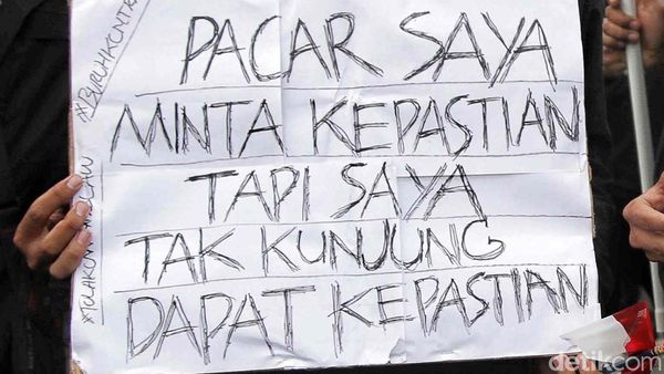 Membaca Poster Buruh, dari Curhat Lucu Sampai yang Serius Amat
