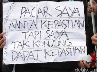 Membaca Poster Buruh, dari Curhat Lucu Sampai yang Serius Amat