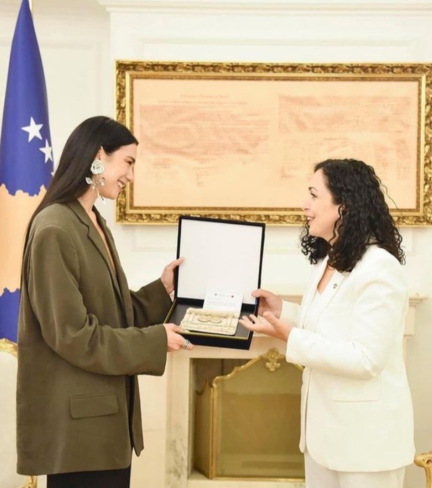 Dua Lipa dinobatkan sebagai Duta Kehormatan Kosovo