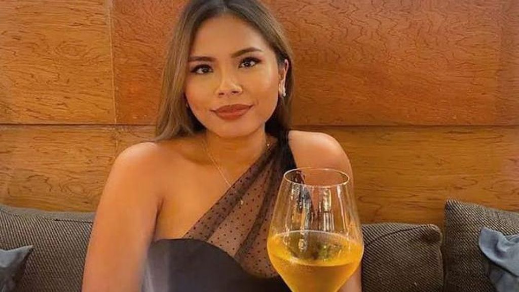 Felicia Hutapea, Anak Hotman Paris yang Doyan Kulineran Keliling Dunia Felicia Hutapea, Anak Hotman Paris yang Doyan Kulineran Keliling Dunia