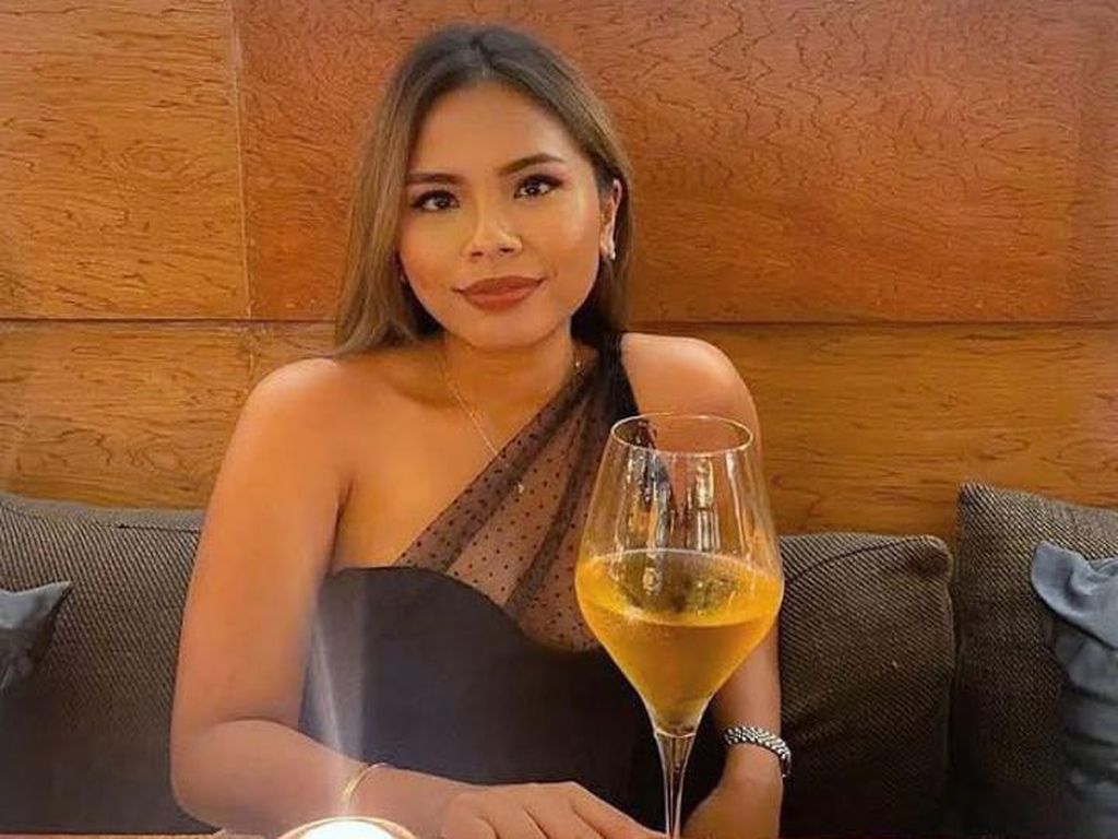 Felicia Hutapea, Anak Hotman Paris yang Doyan Kulineran Keliling Dunia Felicia Hutapea, Anak Hotman Paris yang Doyan Kulineran Keliling Dunia