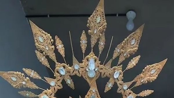 Ini Model Viral yang Jatuh Tetap Slay di Jember Fashion Carnaval 2022