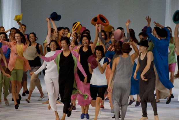 Foto: mds.isseymiyake.com/Phillippe Brazil Koleksi PLEATS PLEASE ISSEY MIYAKE/