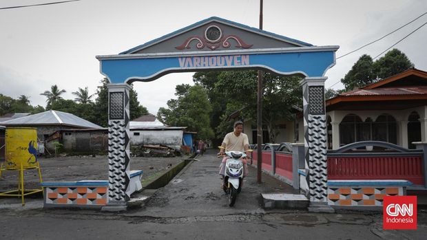 Suasana kehidupan warga yang tinggal di kampung Verhoeven dan kampung Pieterszoon Coen di kawasan Kampung Baru, Banda Neira, Maluku, Juli 2022. CNN Indonesia/Safir Makki