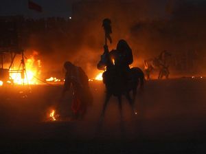 Aksi Teatrikal Tragedi Karbala Warnai Peringatan 10 Muharam di Iran Aksi Teatrikal Tragedi Karbala Warnai Peringatan 10 Muharam di Iran