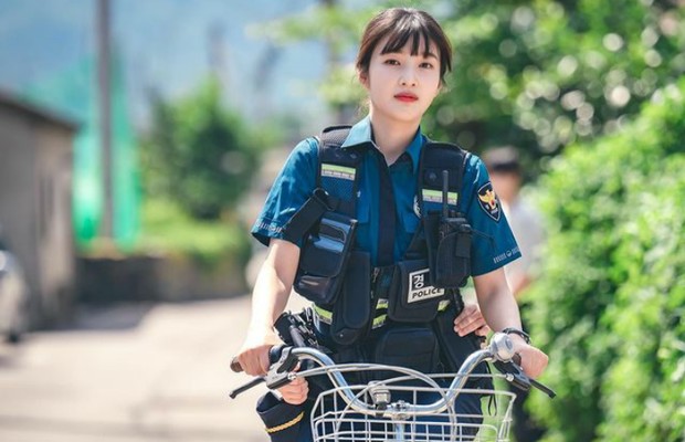 Joy akan berperan sebagai Ahn Ja Young dalam drama terbarunya/Foto: instagram.com/smtown Joy berperan sebagai polisi yang ceria dan ramah.