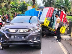Terlibat Kecelakaan Beruntun, 3 Kendaraan Ringsek di Selemadeg Tabanan