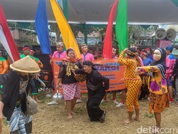 Mengenal Seni Tradisional Benjang yang Eksis Hingga Kini