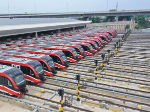 Foto Parkiran Kereta LRT Jabodebek di Bekasi