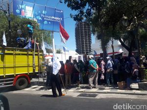 Jalan Tunjungan Macet Lagi karena Ada Demo Jalan Tunjungan Macet Lagi karena Ada Demo