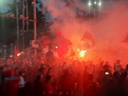 Massa Buruh di Depan Gedung DPR Bubar, Lalin Kembali Dibuka