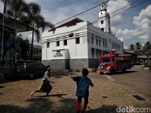Menengok Masjid Al-Syuro, Megah di Tengah Perdesaan Garut
