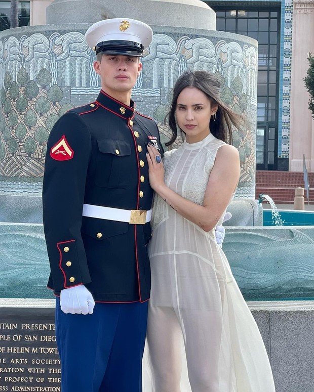 5 Alasan Kamu Harus Menonton Film Purple Hearts di Netflix