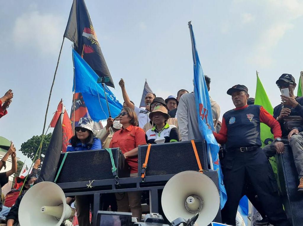 Demo di DPR, Nining Elitos: UU Ciptaker Malapetaka bagi Buruh